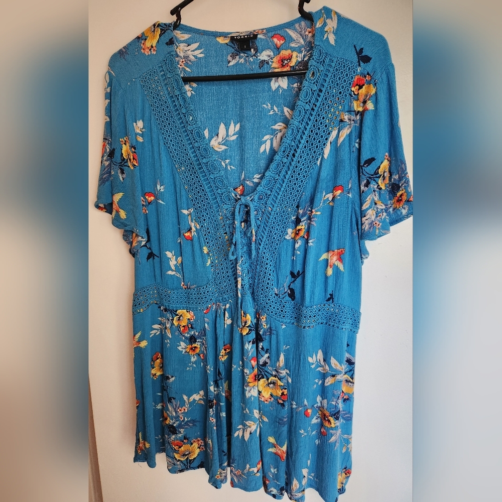 Torrid tropical top Size 1